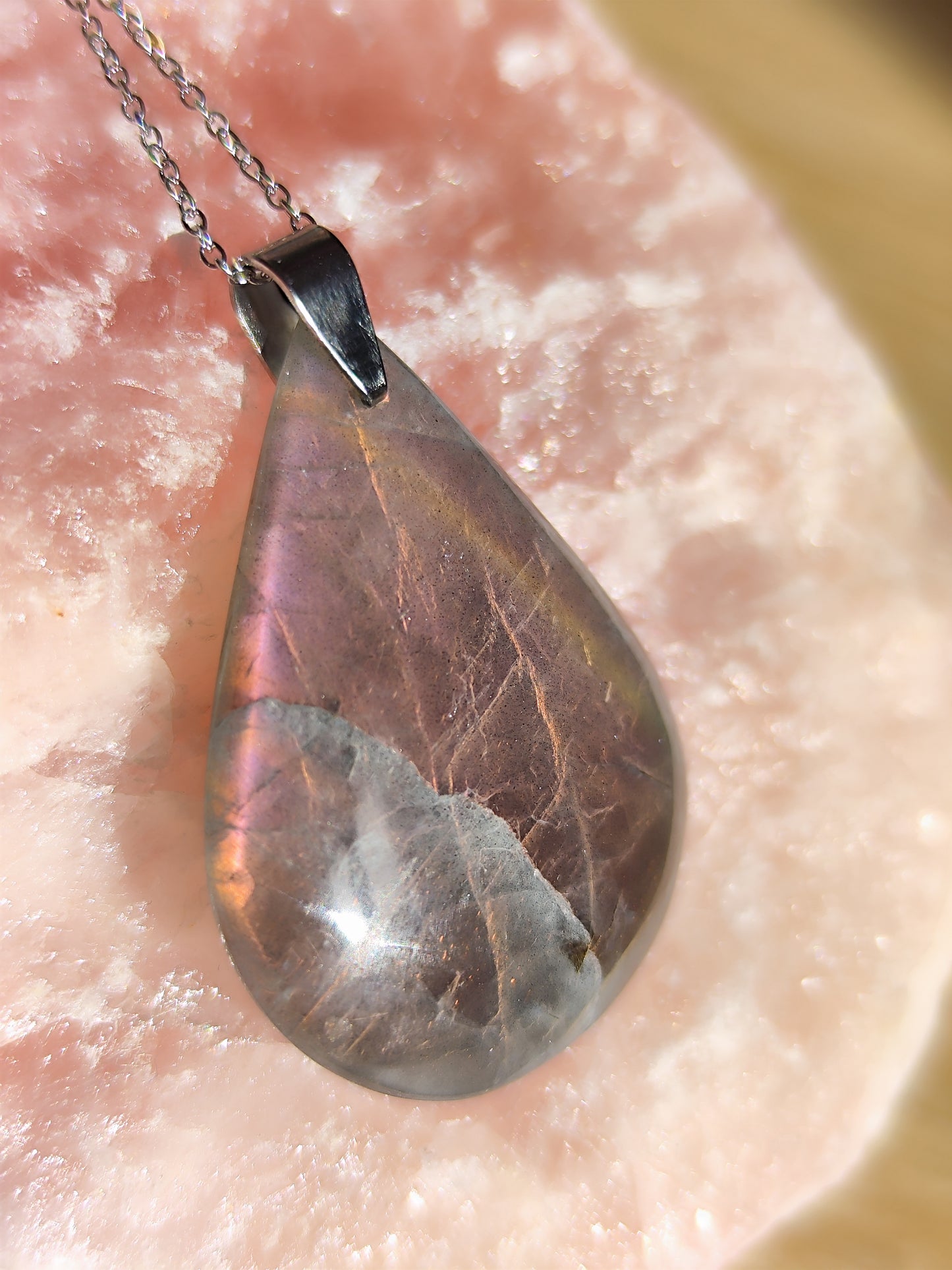 Pendentif goutte Labradorite violette